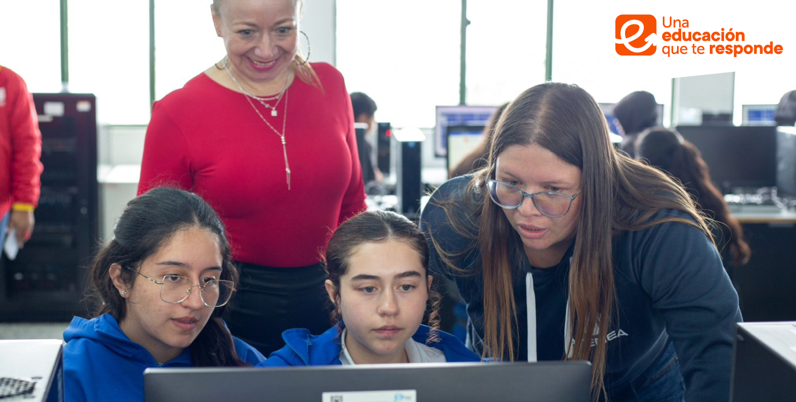 Estudiantes de colegio distrital
