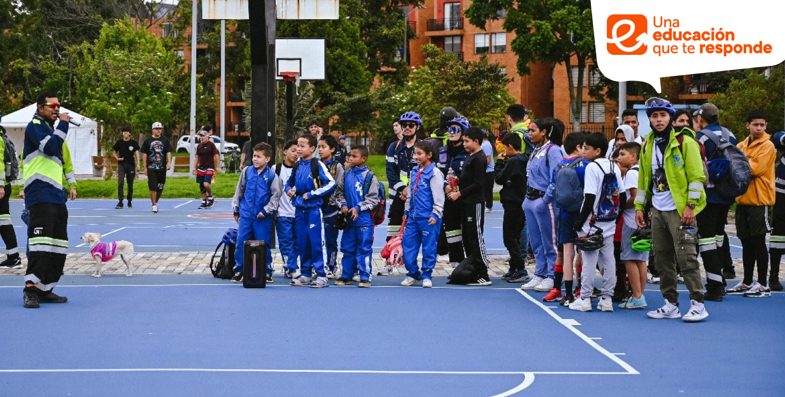 Estudiantes de colegio distrital