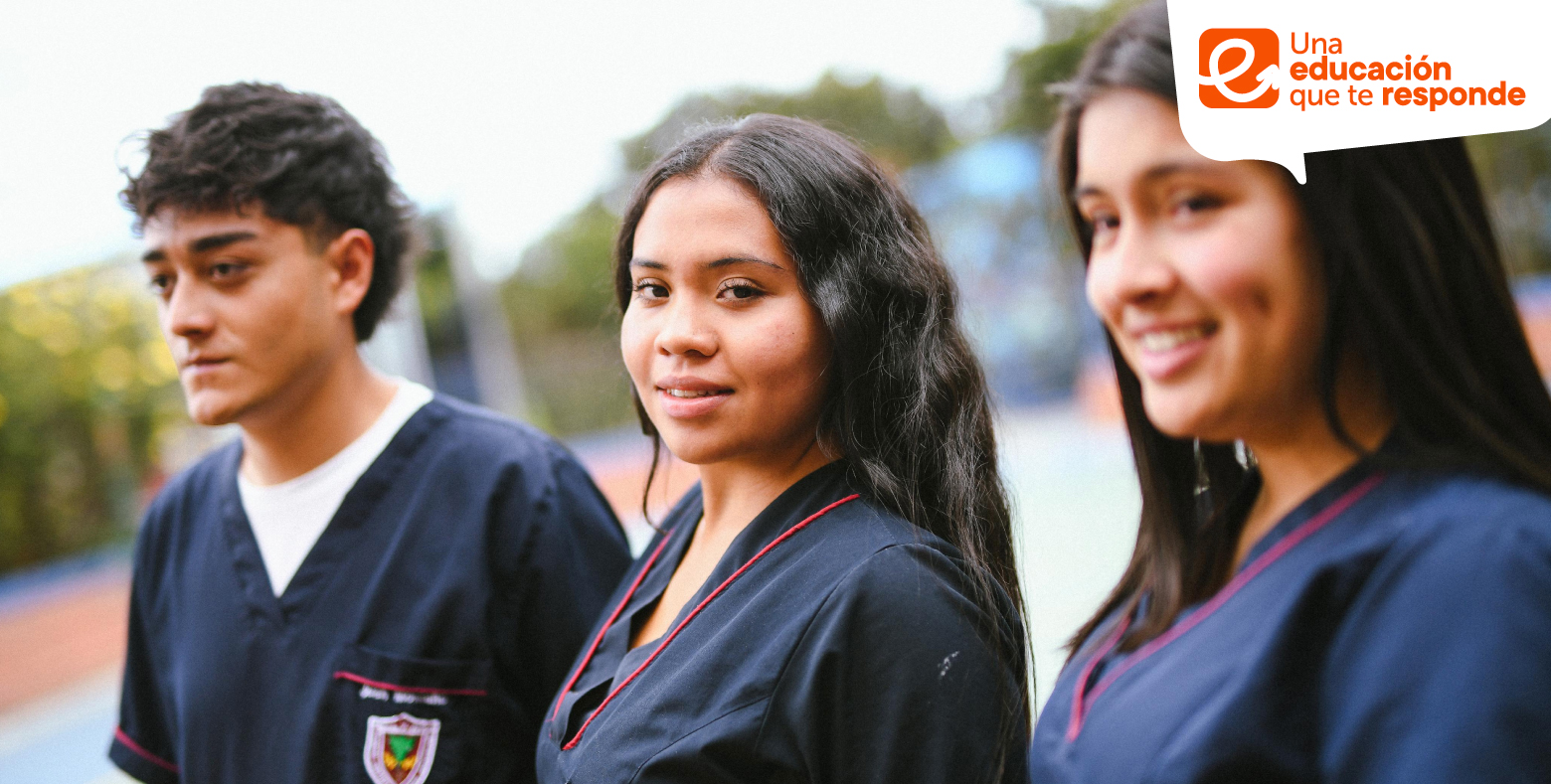 Estudiantes de colegio distrital