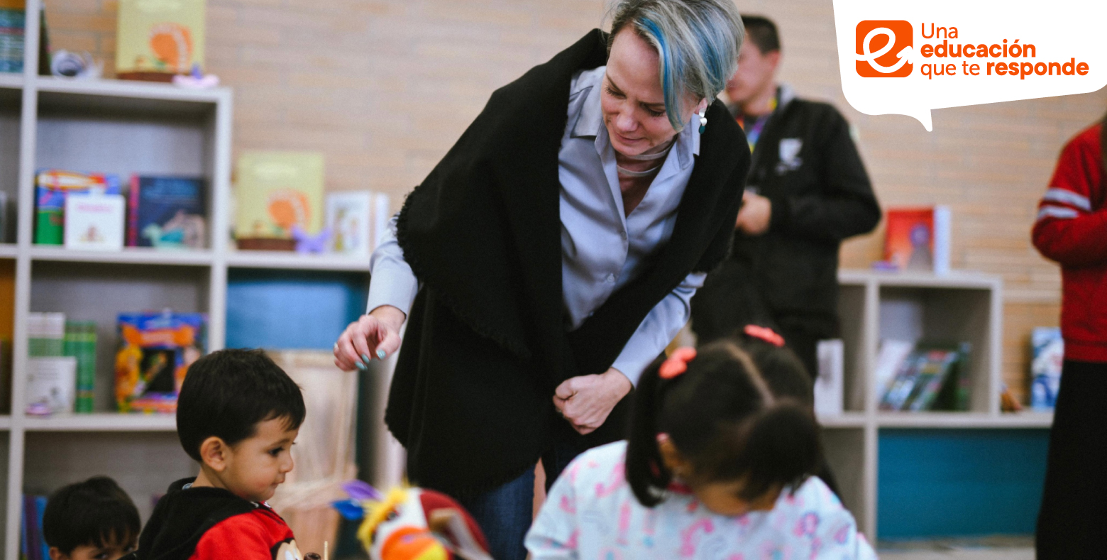Estudiantes de jardines distritales con Secrertaria Isabel Segovia Ospina