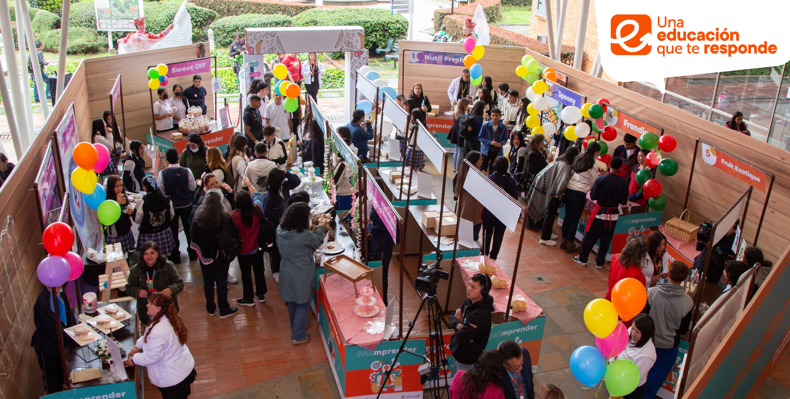 Estudiantes de colegio distrital
