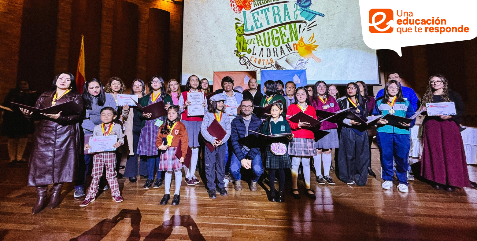 Estudiantes de colegio distrital