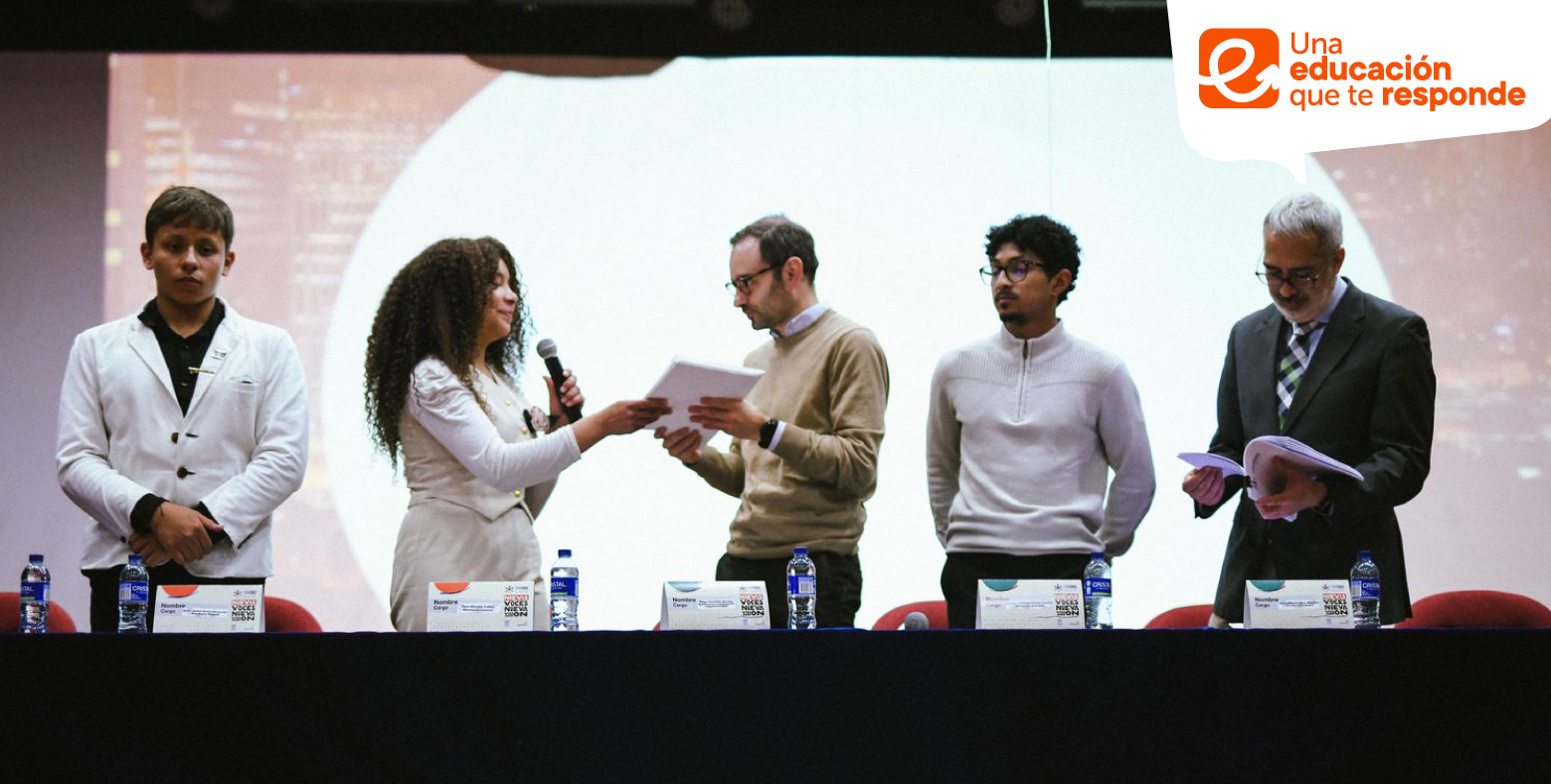 Estudiantes de colegio distrital