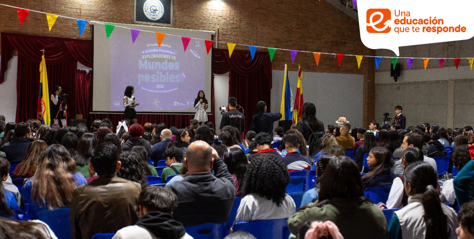 Estudiantes de colegio distrital