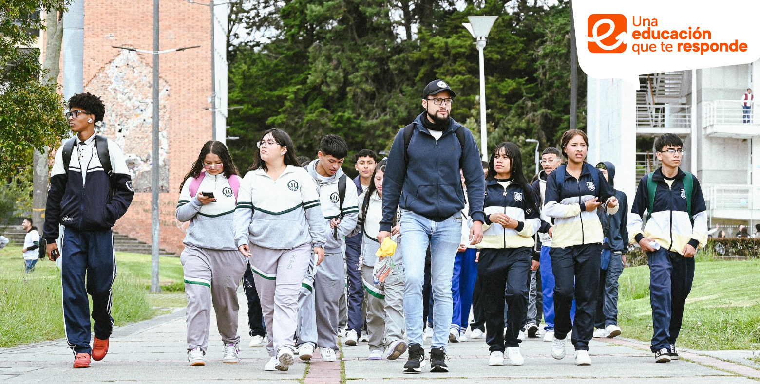 Estudiantes de colegio distrital