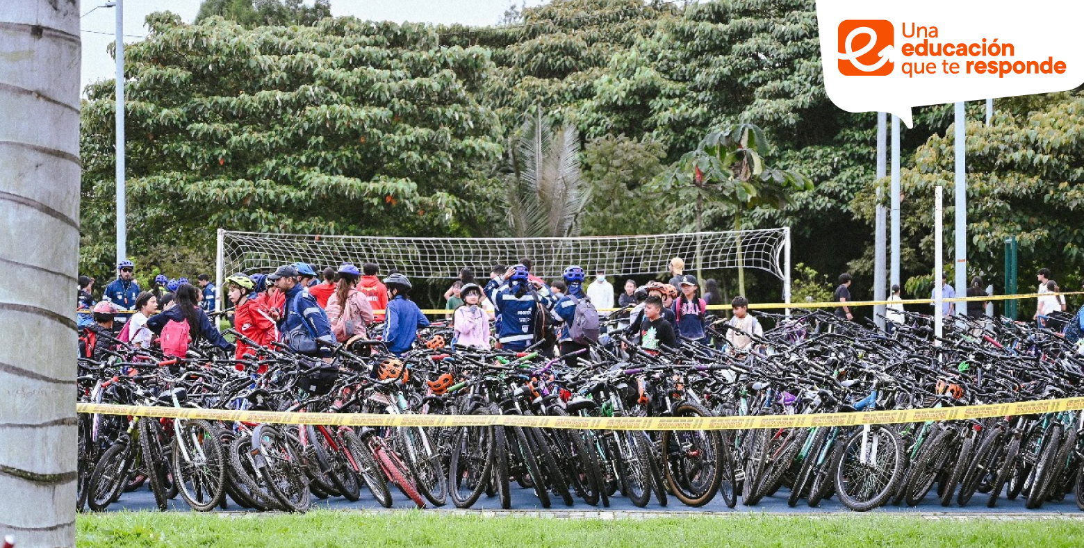 Estudiantes de colegio distrital