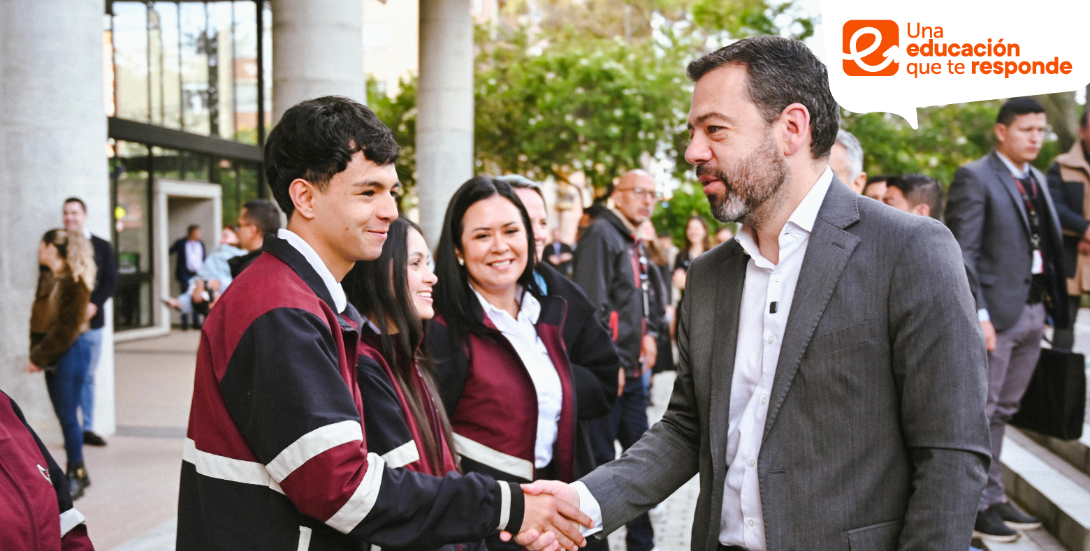 Alcalde de Bogotá y Secretaria de Educación del Distrito