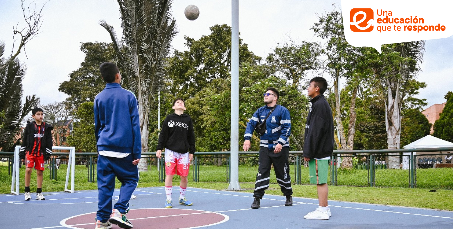 Estudiantes de colegio distrital