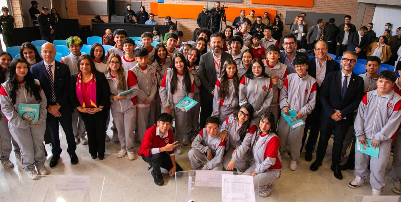Estudiantes de colegio distrital