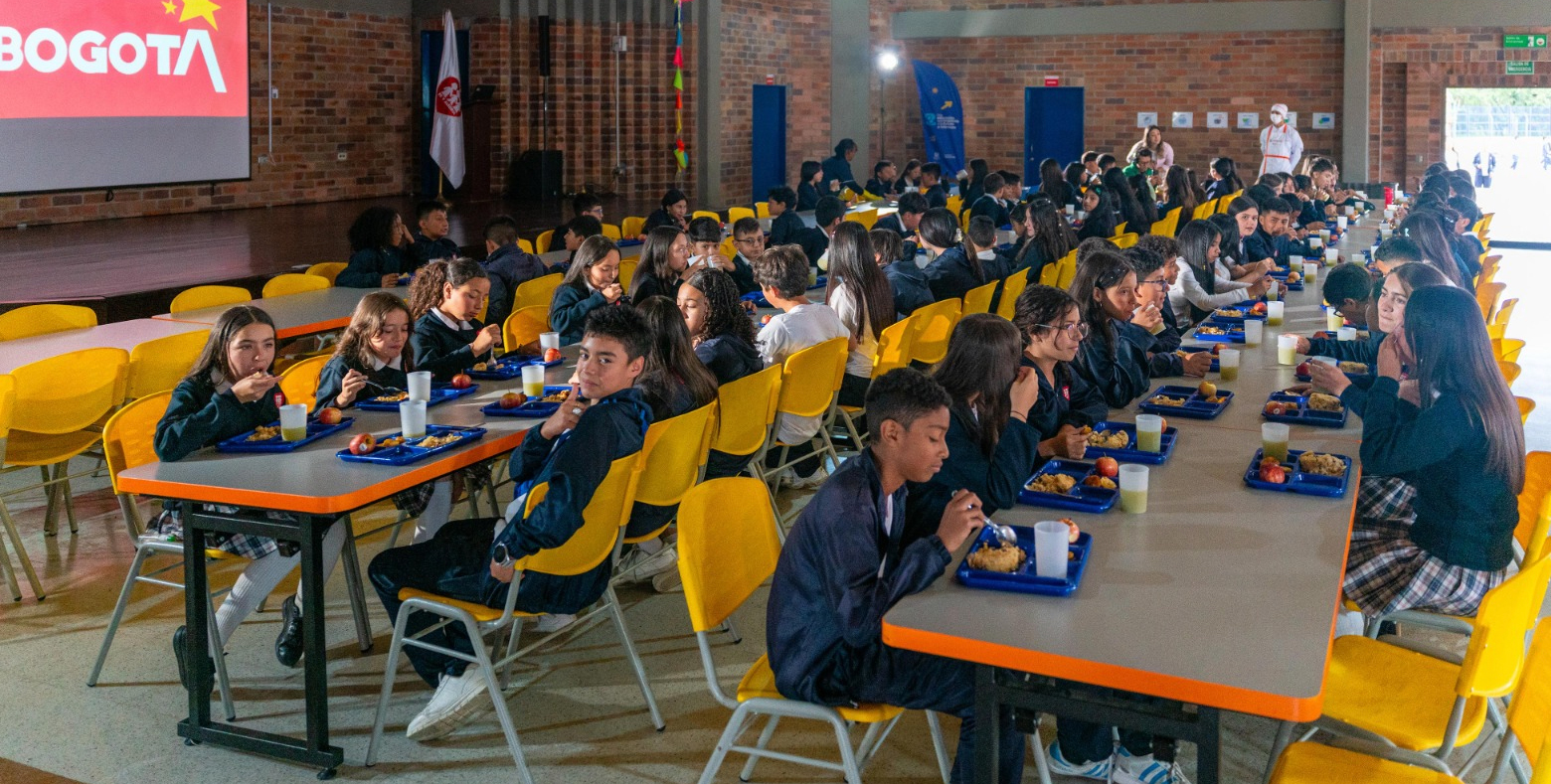 Estudiantes de colegio distrital