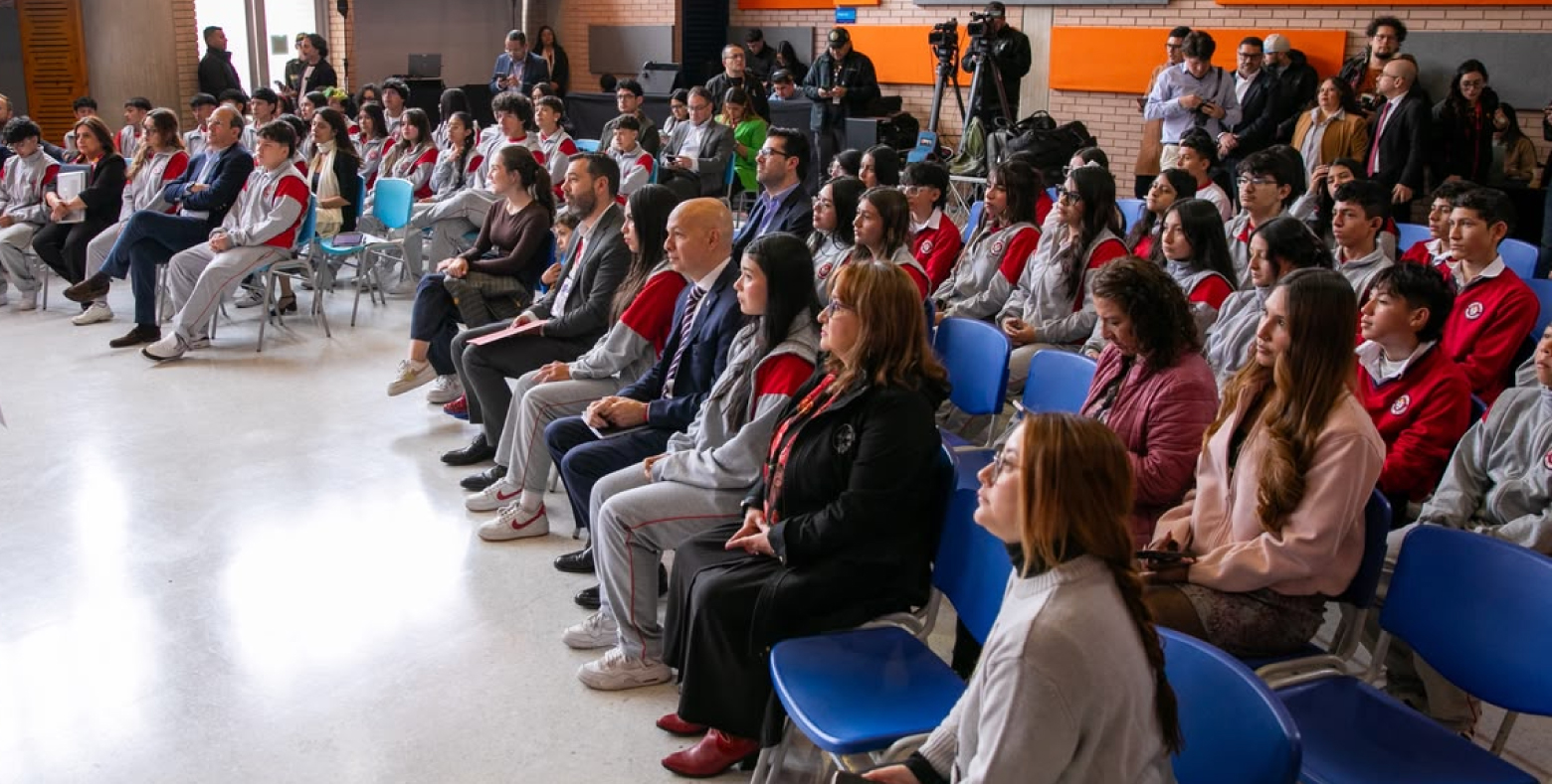 Estudiantes de colegio distrital