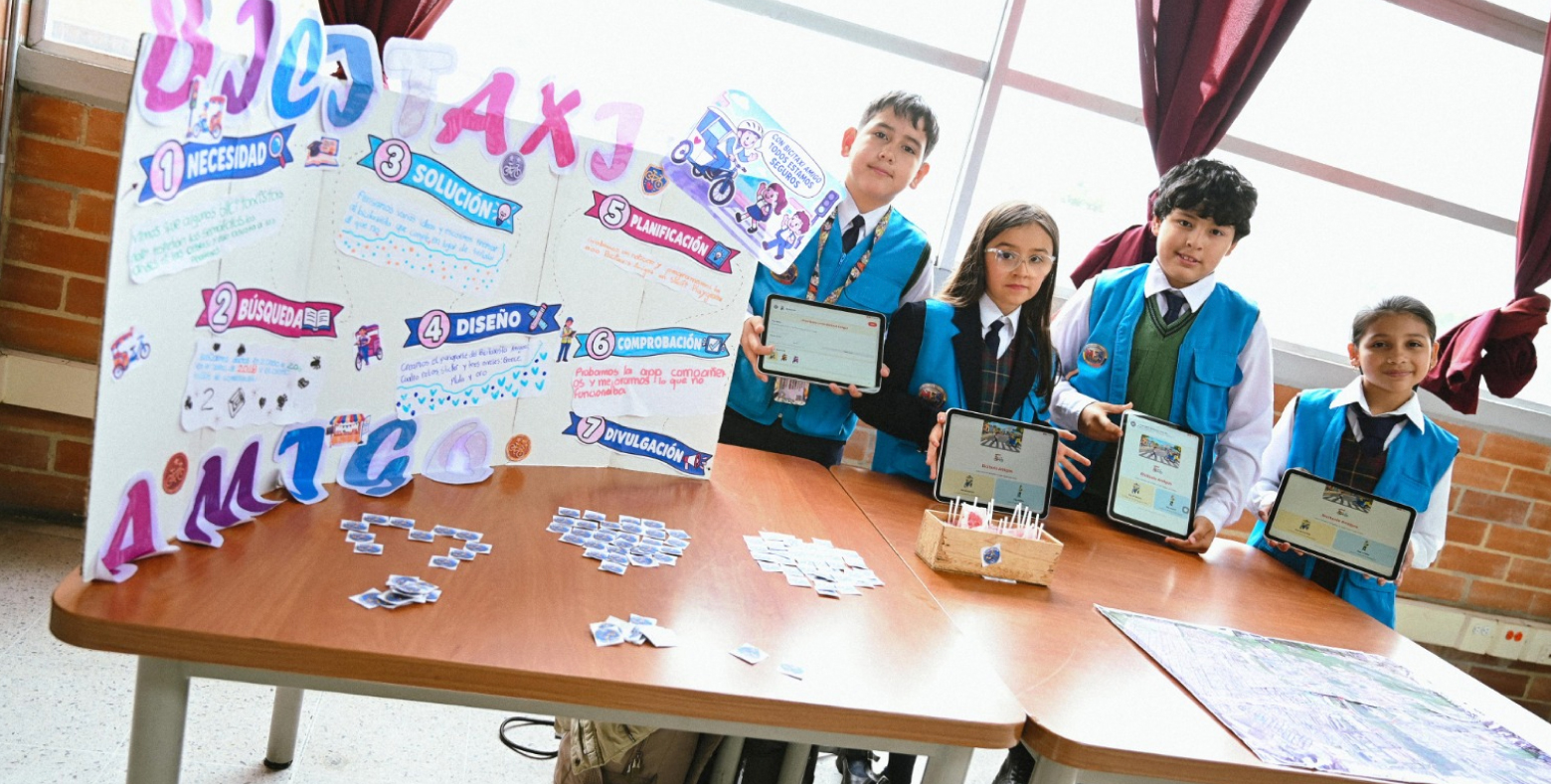 Estudiantes de colegio distrital