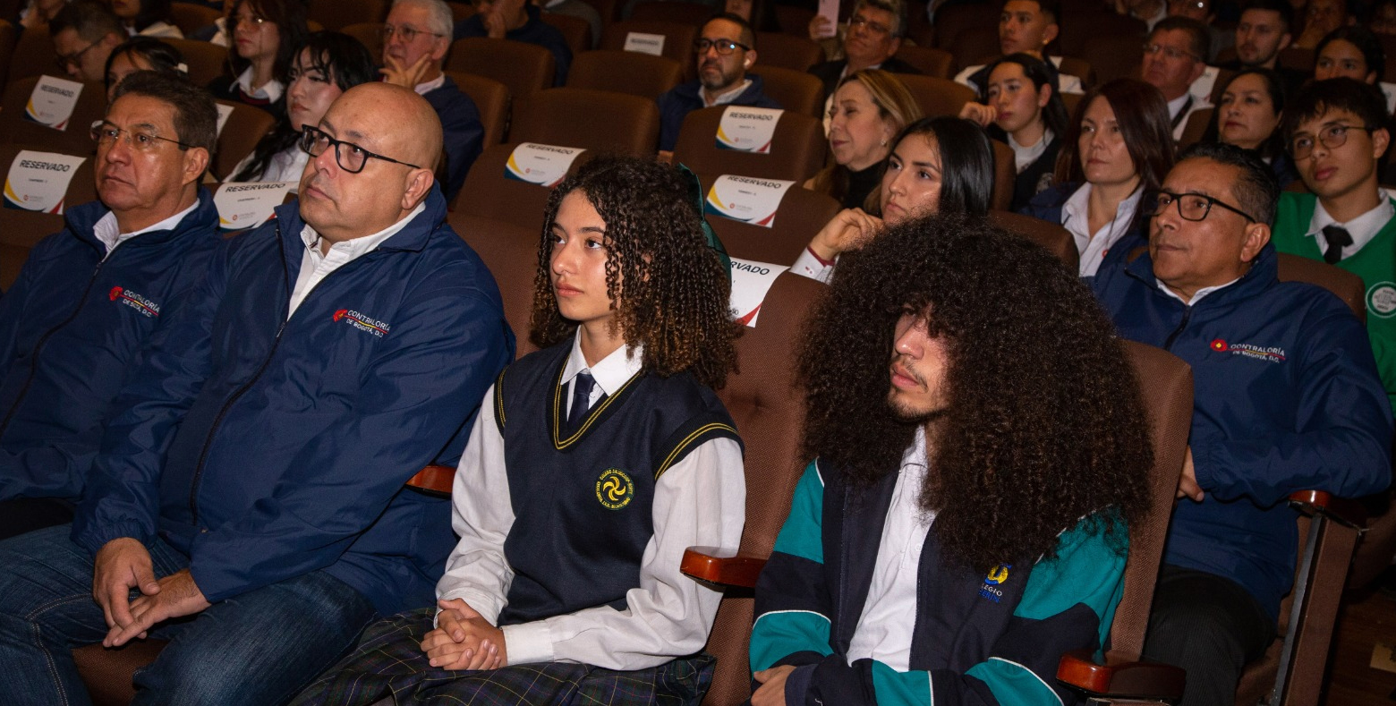 Estudiantes de colegio distrital