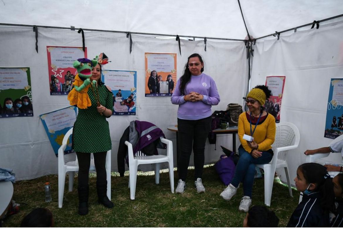 Escuela violetas y colores