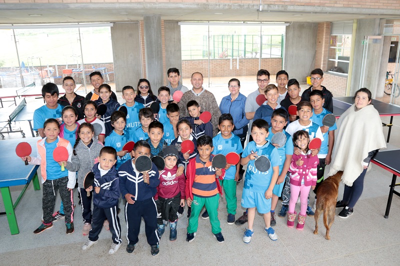 Estudiantes con docentes