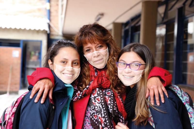 Maestra y estudiantes