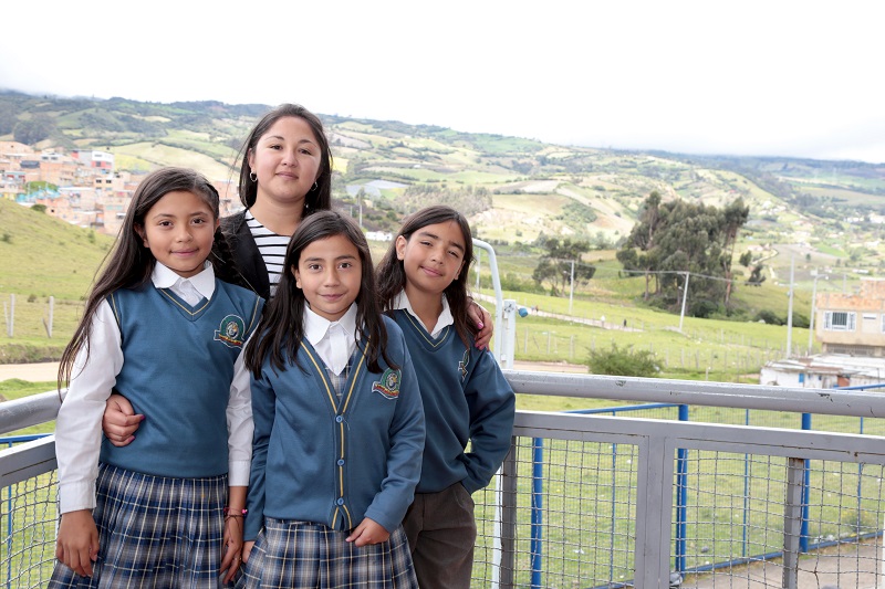 La profesora con 3 estudiantes