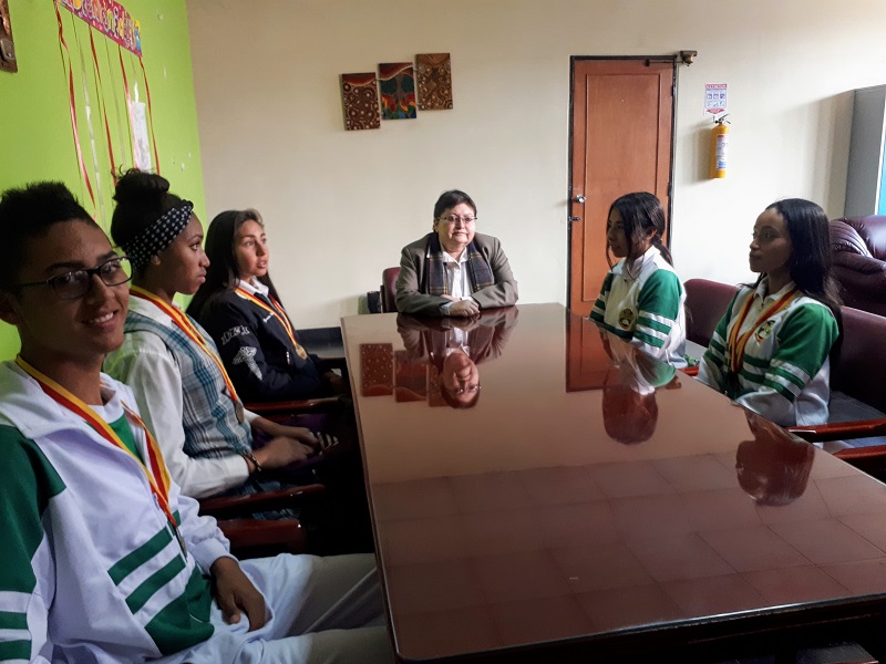 Estudiantes reunidos