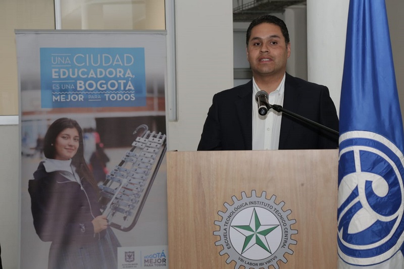 director de Relaciones con el Sector de Educación Superior y Educación para el Trabajo