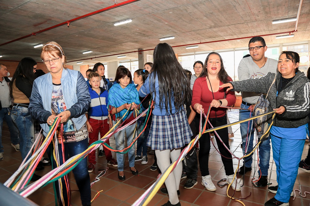 Personas haciendo actividades